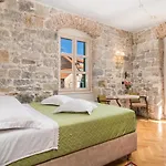Gostinjska kuća Captain's 4*