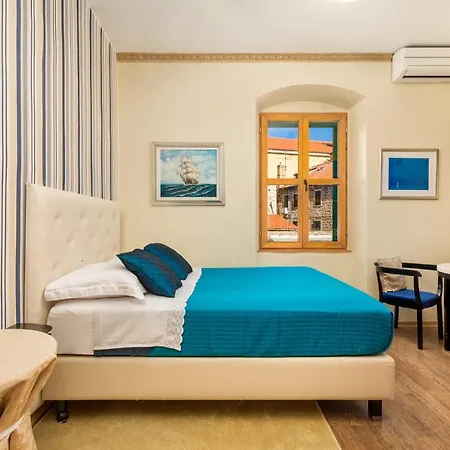 Captain's Guest house