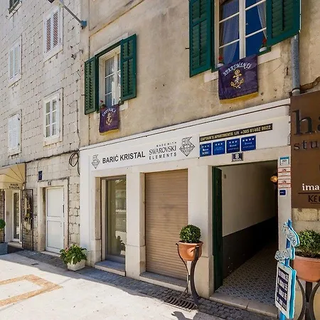 Captain's Gasthuis Split